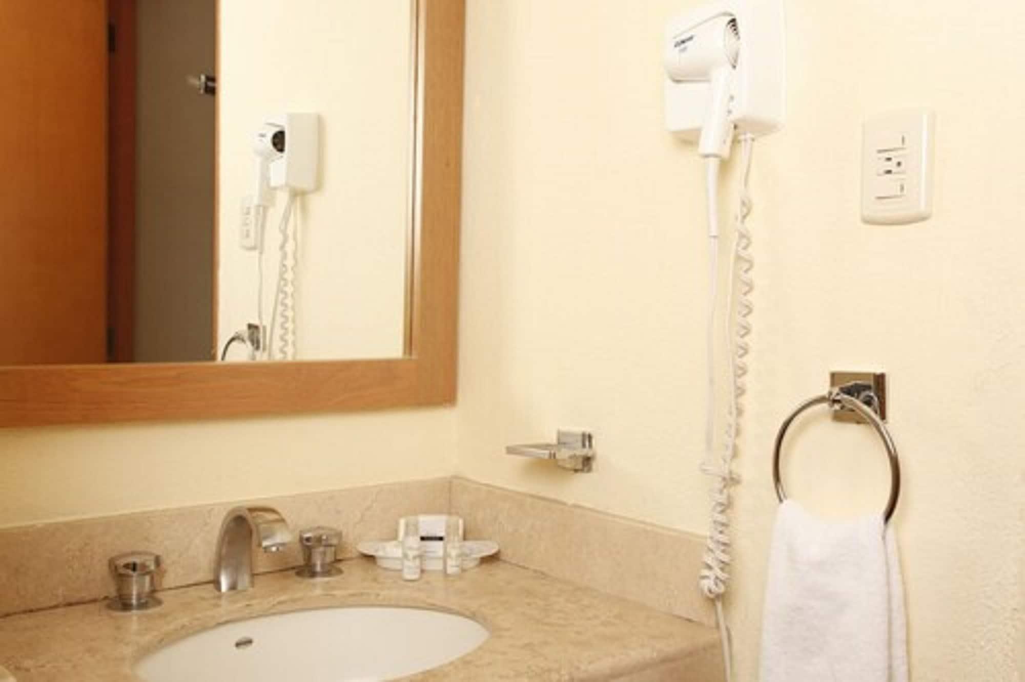 La Posada Hotel Y Suites San Luis Potosí Zewnętrze zdjęcie