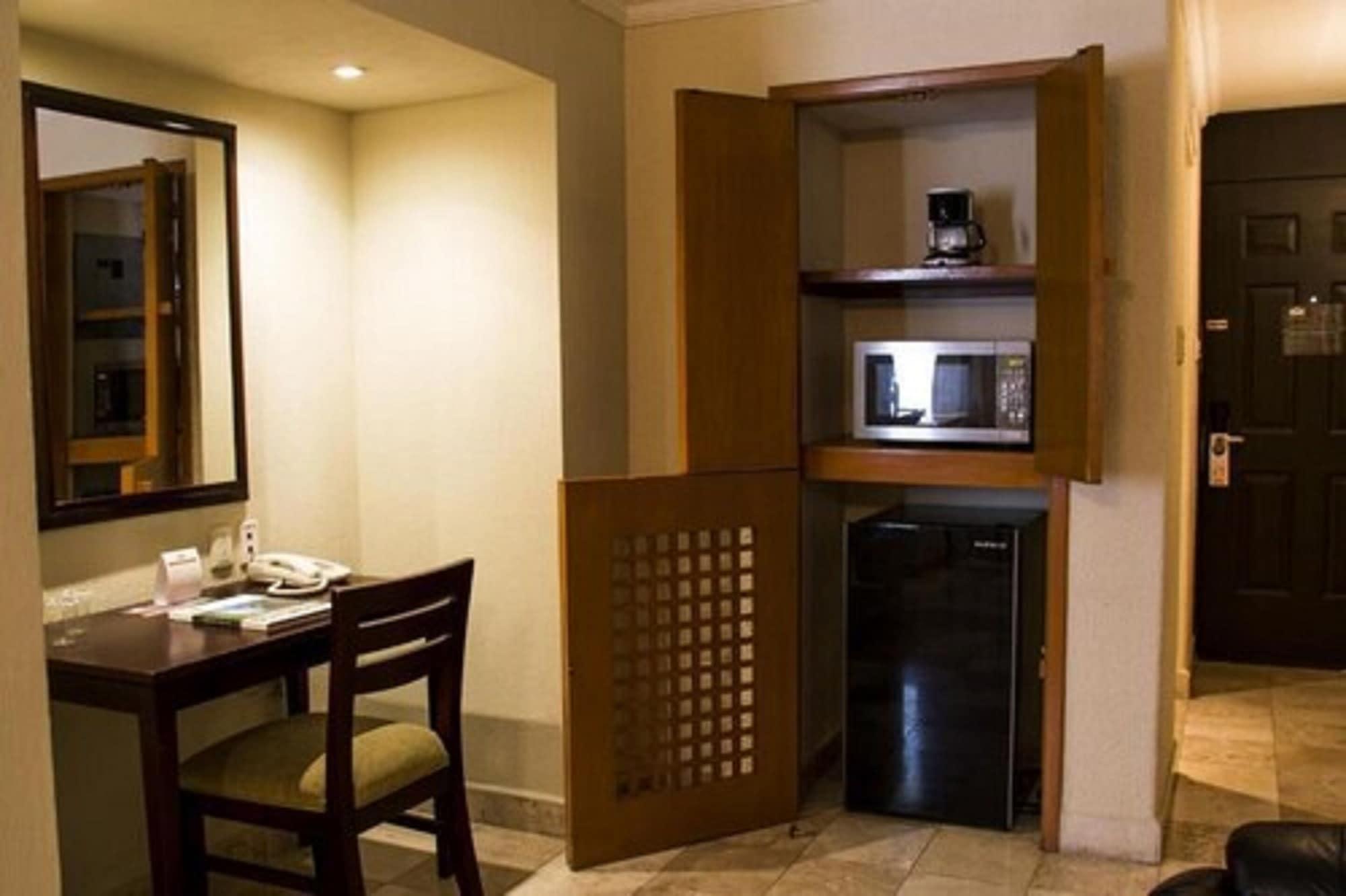 La Posada Hotel Y Suites San Luis Potosí Zewnętrze zdjęcie