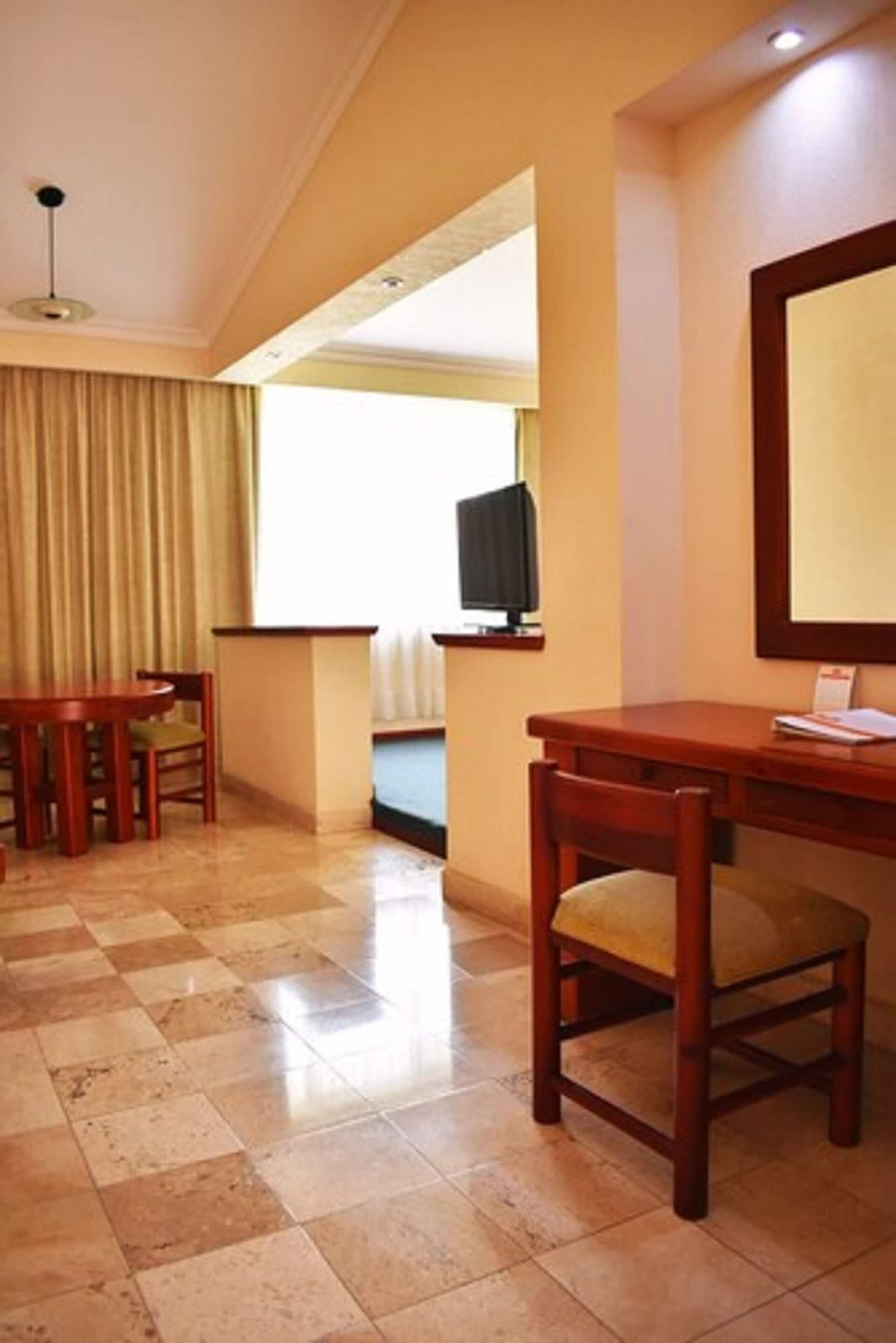 La Posada Hotel Y Suites San Luis Potosí Zewnętrze zdjęcie