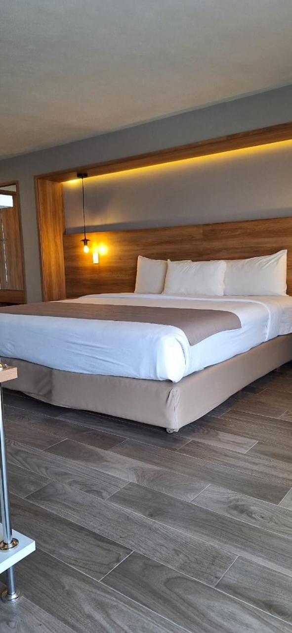 La Posada Hotel Y Suites San Luis Potosí Zewnętrze zdjęcie
