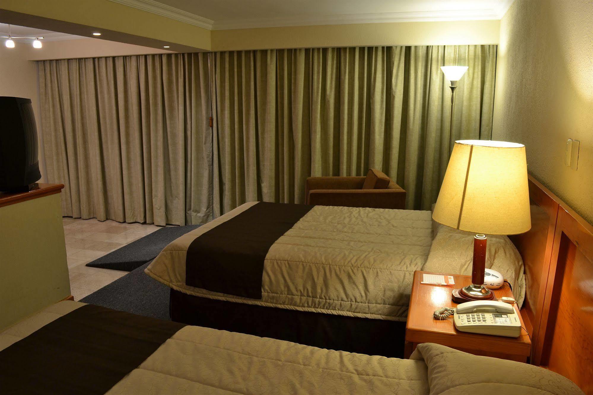 La Posada Hotel Y Suites San Luis Potosí Zewnętrze zdjęcie