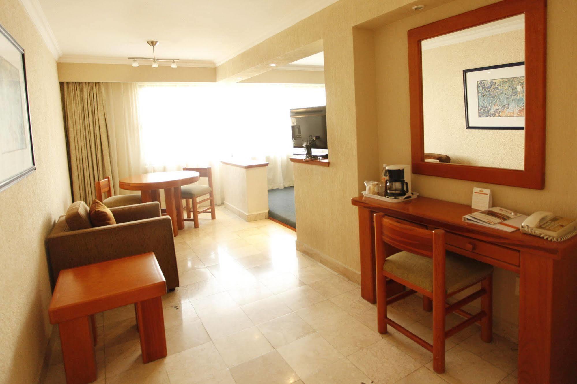 La Posada Hotel Y Suites San Luis Potosí Zewnętrze zdjęcie