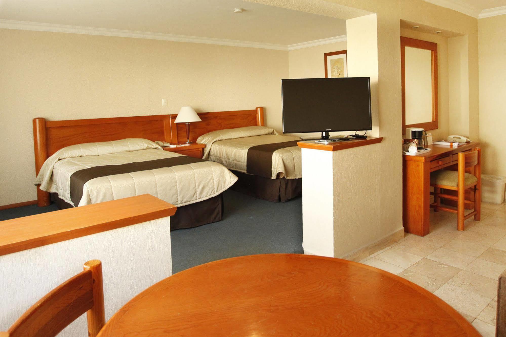 La Posada Hotel Y Suites San Luis Potosí Zewnętrze zdjęcie